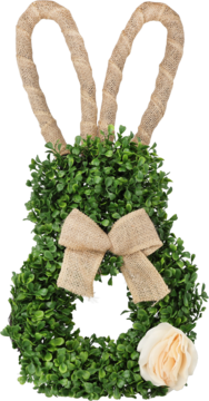 Zielony wianek wielkanocny imitujący bukszpan, w kształcie zająca z uszami z juty, kokardą i kremową różą.