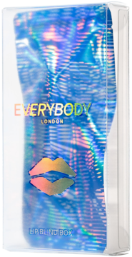 Pudełko Everybody London Lip Blind Box w przezroczystym etui, z holograficznym wzorem i ustami, widok z przodu.