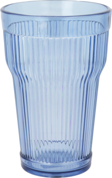 Niebieska, przezroczysta szklanka z tworzywa sztucznego, z pionowymi żłobieniami, stojąca pionowo.