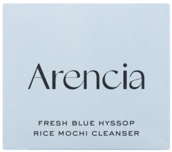 Jasnoniebieskie kwadratowe opakowanie Arencia Fresh Blue Hyssop Rice Mochi Cleanser, widok z przodu.