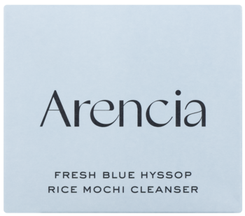 Jasnoniebieskie kwadratowe opakowanie Arencia Fresh Blue Hyssop Rice Mochi Cleanser, widok z przodu.