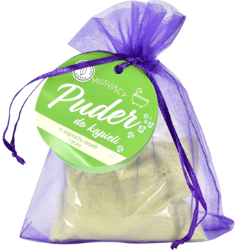 Puder do kąpieli o zapachu moreli i yuzu w fioletowym woreczku organzy z zieloną etykietą, widok z przodu.