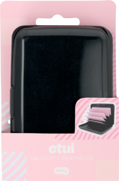 Czarne, prostokątne etui Eloy na paszport, twarde, w różowym opakowaniu, widok z przodu.