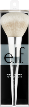 E.l.f. Precision Powder Brush w przezroczystym opakowaniu, z puszystym białym włosiem i srebrną opaską, widok z przodu.