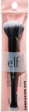 Pędzel e.l.f. Complexion Duo 2w1, czarne rączki z biało-czarnym włosiem, w różowym opakowaniu, widok frontalny.