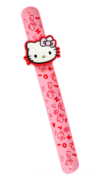 Ukosny widok różowej bransoletki Hello Kitty snap, z białą głową i czerwonymi wzorami postaci Sanrio.