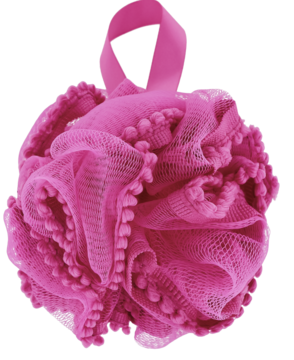 ELOY myjka do kąpieli fuksja 50g, siateczkowa, z pomponikami, puszysta, z uchwytem, na czarnym tle.