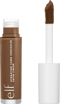 e.l.f. Hydrating Camo Concealer Rich Cocoa, ciemnobrązowy korektor z satynowym wykończeniem, z wyjętym aplikatorem.