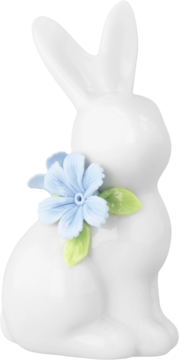 Biała figurka ceramicznego zajączka siedzącego, z długimi uszami i niebieskim kwiatkiem na grzbiecie.