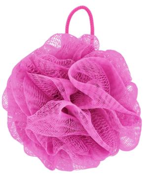 Różowa myjka-gąbka kąpielowa z siatki, puszysta, marszczona, z uchwytem do zawieszenia, na czarnym tle.