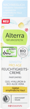 Alterra Sensitiv Pro Age krem nawilżający. Biało-zielone opakowanie, przód, z Q10, hialuronem i aloesem BIO.