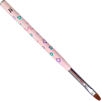 Ukośny widok pędzla hi hybrid do żelu budującego. Różowy trzonek w geometryczne wzory, syntetyczne włosie.