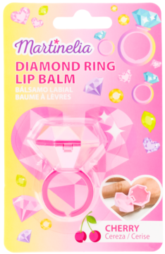Martinelia Diamond Ring Lip Balm Cherry, w różowym blistrze. Otwarty różowy balsam w kształcie pierścionka, widok z przodu.