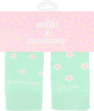 Eloy skarpety mini mommy, 2 pary miętowych skarpetek z różowymi kwiatkami, na wieszaku, widok z przodu.