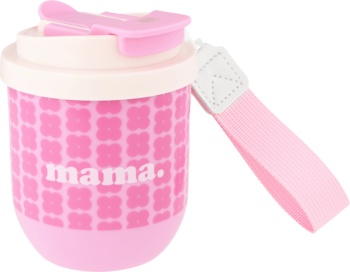 Eloy kubek na kawę mama 300 ml, różowy z białym wieczkiem i paskiem, z napisem 'mama' i deseniem, widok pod kątem.