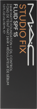 Czarne pudełko matującego podkładu do twarzy MAC Studio Fix Fluid SPF 15, z białymi i pomarańczowymi napisami.