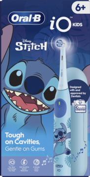 Oral-B iO Kids Disney Stitch szczoteczka elektryczna. Niebieskie opakowanie z grafiką Stitcha i napisem 'Tough on Cavities'.