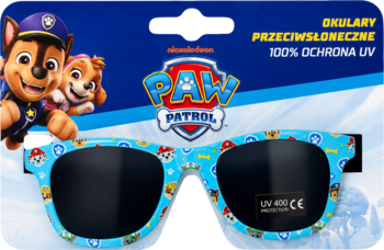 Okulary przeciwsłoneczne dziecięce Paw Patrol, jasnoniebieskie oprawki z bohaterami i 100% ochroną UV, na tle opakowania.