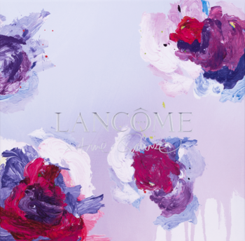 Limitowana edycja zestawu Lancôme Génifique. Jasnofioletowe pudełko z malarskimi, czerwono-fioletowymi kwiatami i srebrnym napisem LANCOME.