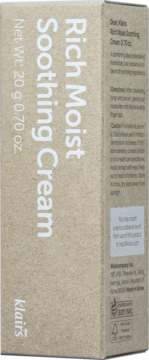 Kartkowe pudełko Klairs Rich Moist Soothing Cream 20g, beżowe, z białymi napisami, widok z przodu i z boku.