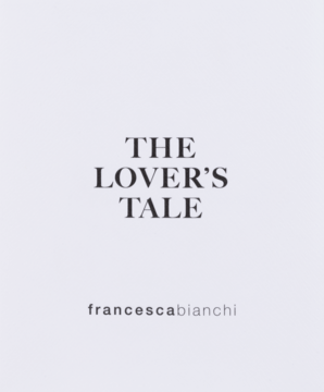 Jasna okładka perfum Francesca Bianchi The Lover’s Tale. Czarny, duży napis tytułu i mniejsza nazwa autora.