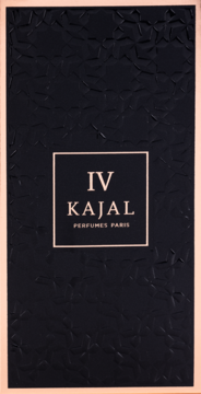 Perfumy Kajal IV w ciemnym, teksturowanym opakowaniu z wytłoczonym wzorem i złotymi napisami, widok z przodu.