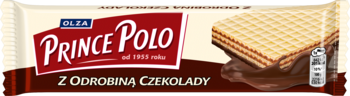 Prince Polo wafelek z kremem kakaowym (66%), z czekoladą (10%), w biało-brązowym opakowaniu. Widok z przodu.