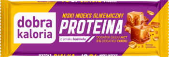 Opakowanie batona proteinowego Dobra Kaloria karmel, żółto-fioletowe, z napisem PROTEINA i kawałkami karmelu.