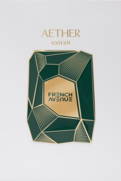 Opakowanie perfum French Avenue Aether: ciemnozielona, geometryczna etykieta ze złotym logo i napisem 'AETHER'.