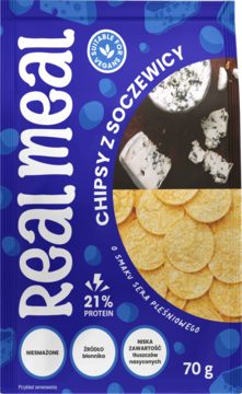 Niebieska paczka chipsów Real Meal z soczewicy o smaku sera pleśniowego, 21% białka, dla wegan. Przód opakowania.