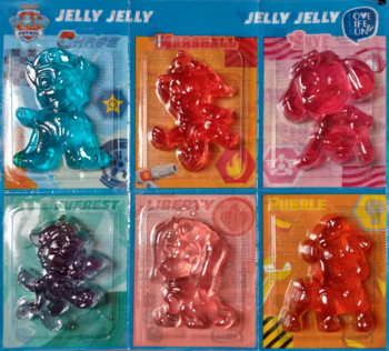 6 żelek termoformowanych Psi Patrol: niebieski Chase, czerwony Marshall, różowa Skye i inne, w przezroczystych blistrach.