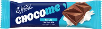 Granatowe opakowanie czekolady mlecznej Eldel Choco me z jasnoniebieskimi akcentami i kawałkiem czekolady w mleku.
