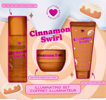 Revolution Cinnamon Swirl zestaw: mgiełka, masło i żel w brązowych opakowaniach, na tle z bułkami cynamonowymi.