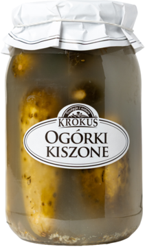 Ogórki kiszone Krokus, szklany słoik z białą etykietą. Widok z przodu na tradycyjne ogórki w zalewie.