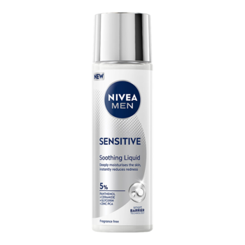 Nivea Men Sensitive Soothing Liquid, biała butelka z niebieskim logo i srebrną nakrętką, widok z przodu.