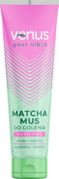 Różowo-miętowa tubka Venus Your Vibes Matcha Mus do golenia Sensitive, widok z przodu, z napisem woda z matchy.