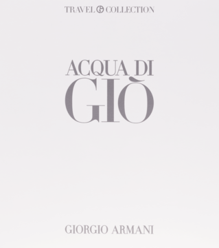 Minimalistyczny branding perfum Giorgio Armani Acqua di Gio, jasnoszare tło z ciemnoszarym napisem.