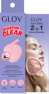 Różowy pad GLOV Quantum Clean 2-w-1 do demakijażu i oczyszczania twarzy, widok w opakowaniu i w użyciu na skórze.