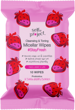 Różowe opakowanie chusteczek micelarnych Selfie Project z truskawkami, 10 sztuk, z probiotykami, widok z przodu.