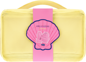 Żółty organizer Eloy do walizki, z uchwytem, opakowany w różową opaskę z muszlą i napisem ORGANIZERS.