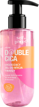 Selfie Project Double CICA łagodzący żel do mycia twarzy, różowa butelka z czarną pompką, widok z przodu.