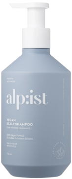 Szampon alp:ist VEGAN SCALP SHAMPOO w niebieskiej butelce z białą pompką, widok z przodu, pojemność 600 ml.
