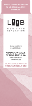 Biała etykieta serum-ampułki AA LAAB 100% Centella B12 na tle różowej akwareli, z napisem 'Odbudowujące'.