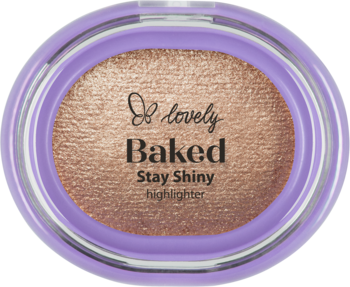 Wypiekany rozświetlacz Lovely Baked Stay Shiny, szampański odcień w fioletowym owalnym kompakcie.