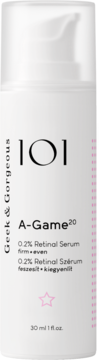 Biała butelka Geek & Gorgeous A-Game 20 0.2% Retinal Serum z pompką, widok z przodu, ujędrnia i wyrównuje.