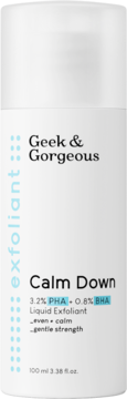 Geek & Gorgeous Calm Down, płynny eksfoliant z 3.2% PHA i 0.8% BHA, biała butelka, widok z przodu.