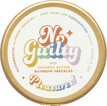 Okrągła, złota puszka brokatowych piegów No Guilty Rainbow Freckles z tęczowym napisem, widok z góry.