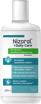 Biała butelka szamponu Nizoral Daily Care dla włosów przetłuszczających się, z niebiesko-zieloną etykietą, widok z przodu.