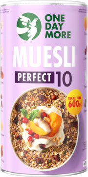 One Day More Muesli Perfect 10 w fioletowej tubie, z miską muesli, jogurtem i owocami, widok z przodu.