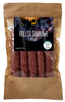 Frontowe ujęcie naturalnych rollsów śliwkowych Leo Raw Food, 50g, w brązowej torebce z przezroczystym okienkiem.